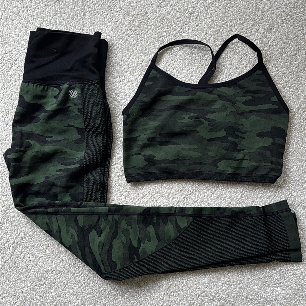 Camo Print Sports Bra and Leggings Set - Picture 6 of 11